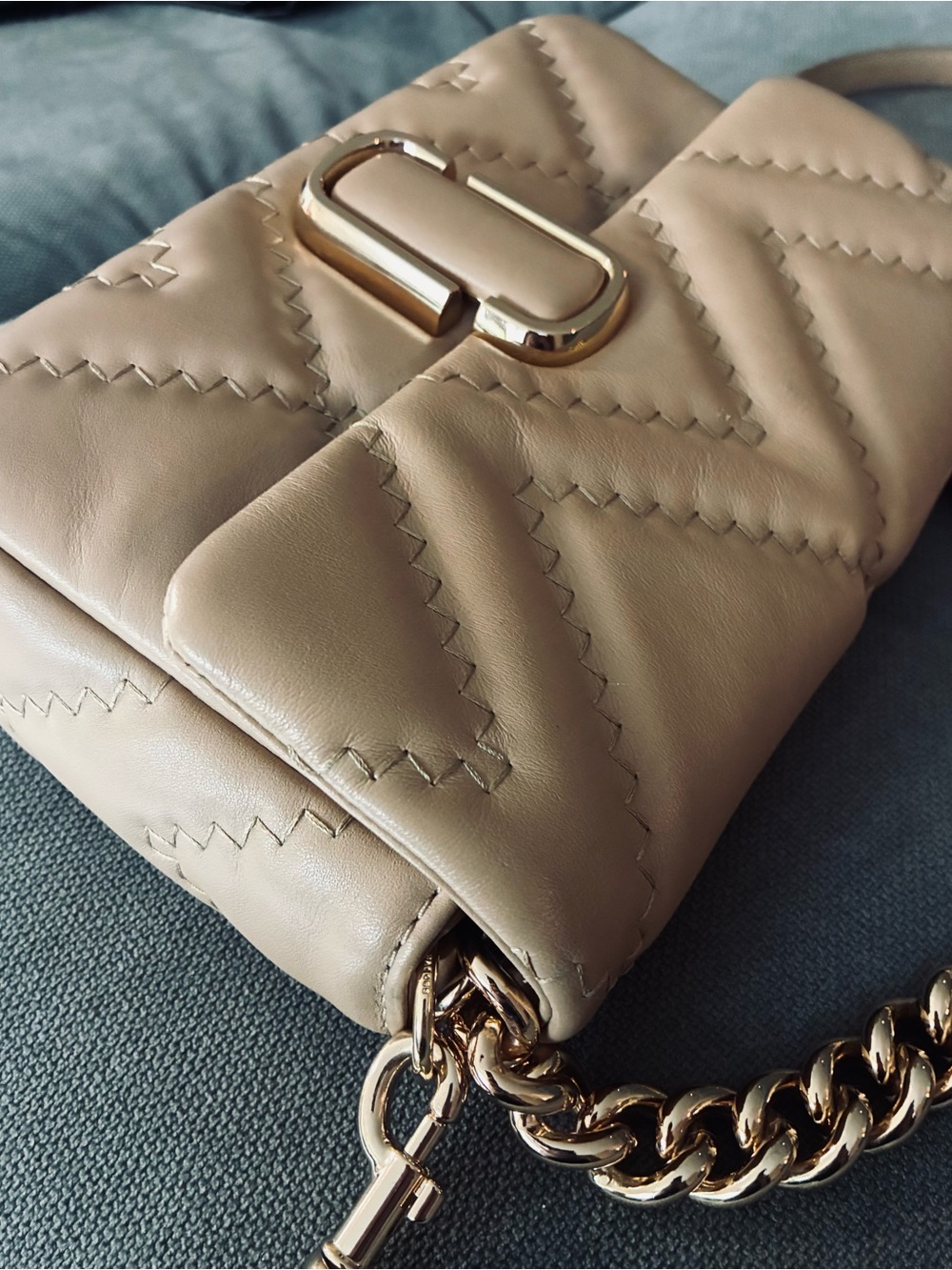 Marc Jacobs The Mini J Marc Quilted Leather Shoulder Bag Beige Gold Chain - Picture 5 of 5